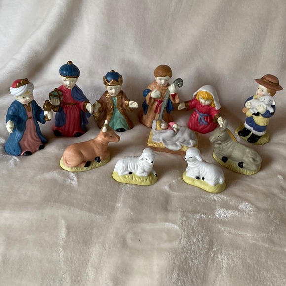 ✝️ Eleven Piece Nativity Set - Picture 1 of 16